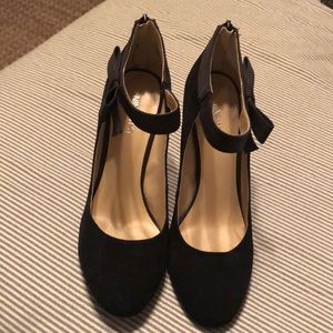 Nine West black velvet heels